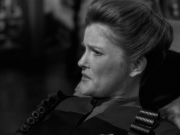 extant_StarTrek_VOY_7x11-Shattered_2217.jpg
