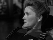 extant_StarTrek_VOY_7x11-Shattered_2230.jpg
