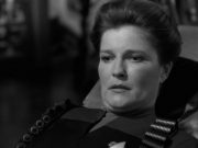 extant_StarTrek_VOY_7x11-Shattered_2279.jpg
