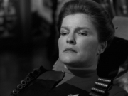 extant_StarTrek_VOY_7x11-Shattered_2281.jpg