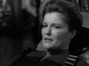 extant_StarTrek_VOY_7x11-Shattered_2288.jpg