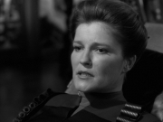 extant_StarTrek_VOY_7x11-Shattered_2321.jpg