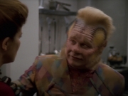 extant_StarTrek_VOY_7x11-Shattered_2634.jpg