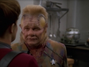extant_StarTrek_VOY_7x11-Shattered_2635.jpg