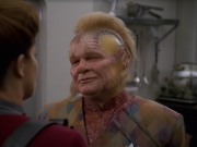 extant_StarTrek_VOY_7x11-Shattered_2636.jpg