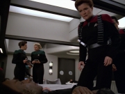extant_StarTrek_VOY_7x11-Shattered_2653.jpg