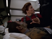 extant_StarTrek_VOY_7x11-Shattered_2683.jpg