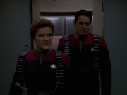 extant_StarTrek_VOY_7x11-Shattered_2921.jpg