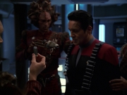 extant_StarTrek_VOY_7x11-Shattered_2963.jpg