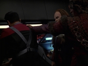 extant_StarTrek_VOY_7x11-Shattered_3069.jpg