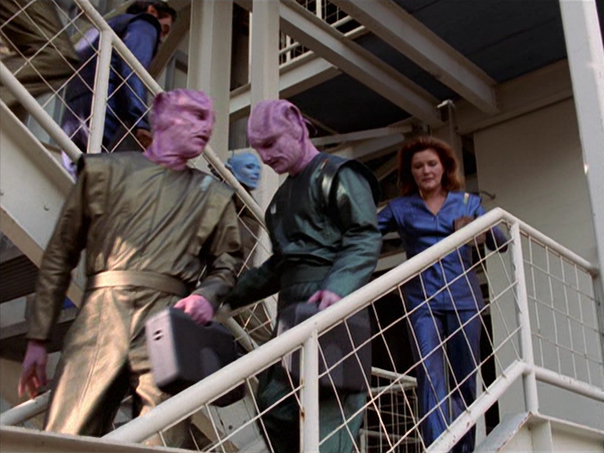 extant_StarTrek_VOY_7x16-WorkforcePart1_0032.jpg