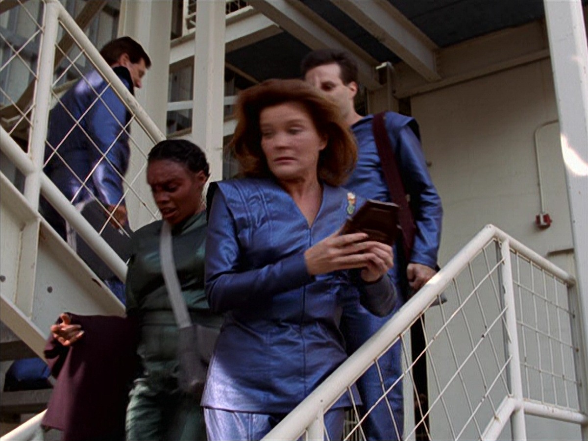extant_StarTrek_VOY_7x16-WorkforcePart1_0044.jpg