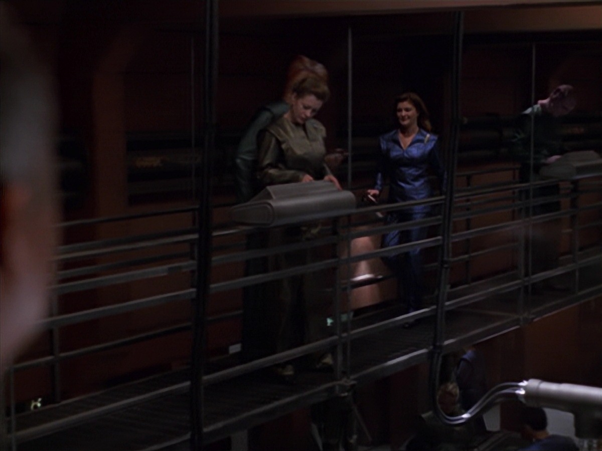extant_StarTrek_VOY_7x16-WorkforcePart1_0101.jpg