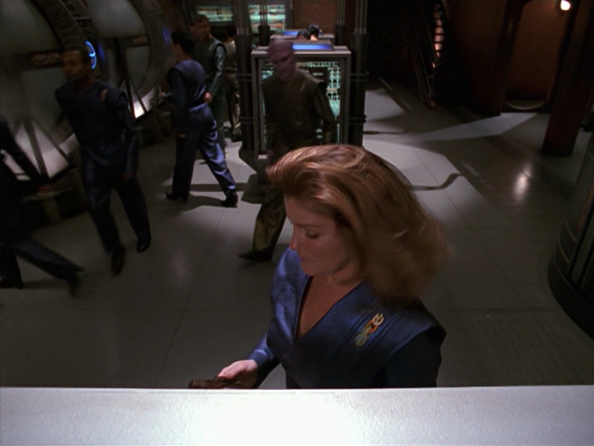 extant_StarTrek_VOY_7x16-WorkforcePart1_0404.jpg