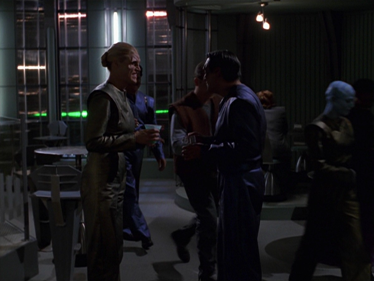 extant_StarTrek_VOY_7x16-WorkforcePart1_0712.jpg