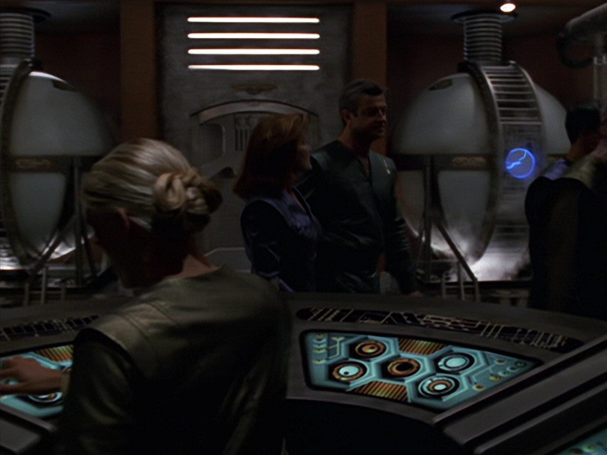 extant_StarTrek_VOY_7x16-WorkforcePart1_1037.jpg