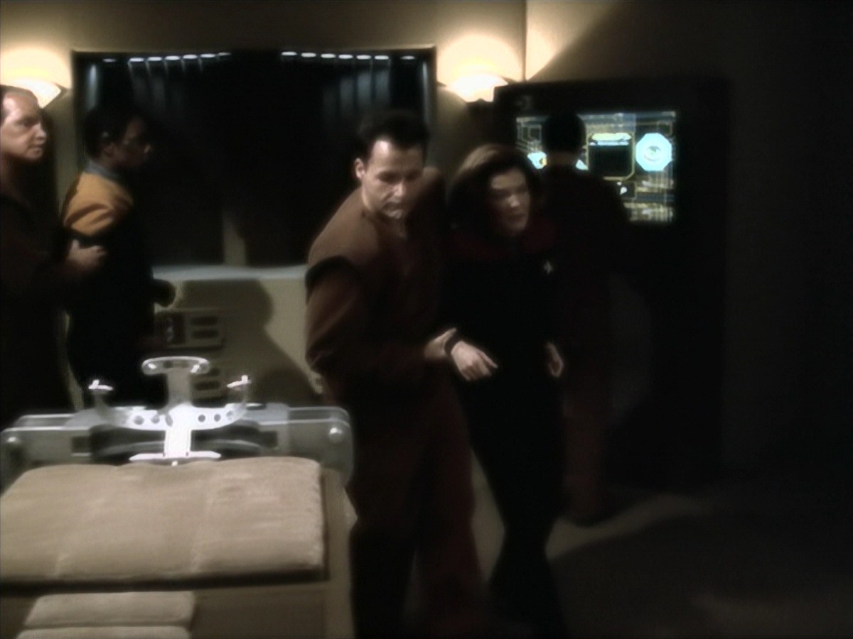 extant_StarTrek_VOY_7x16-WorkforcePart1_1710.jpg