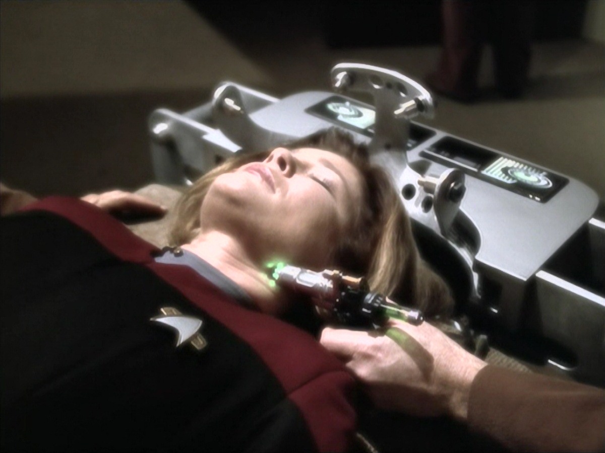 extant_StarTrek_VOY_7x16-WorkforcePart1_1786.jpg