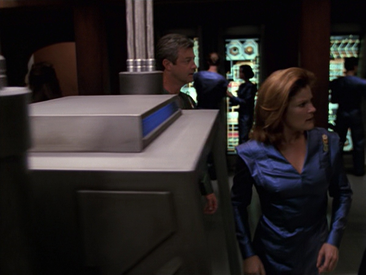 extant_StarTrek_VOY_7x16-WorkforcePart1_1936.jpg