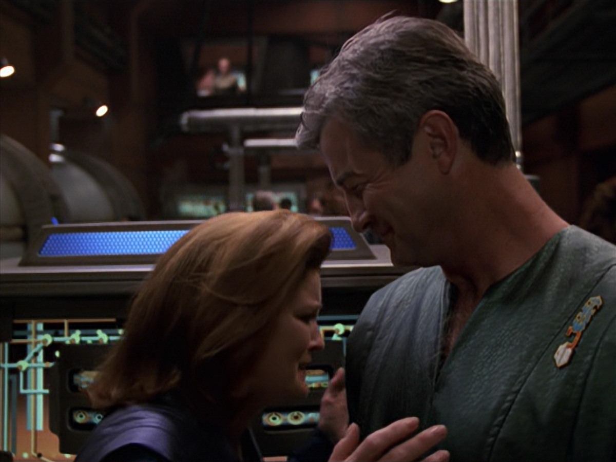 extant_StarTrek_VOY_7x16-WorkforcePart1_1946.jpg