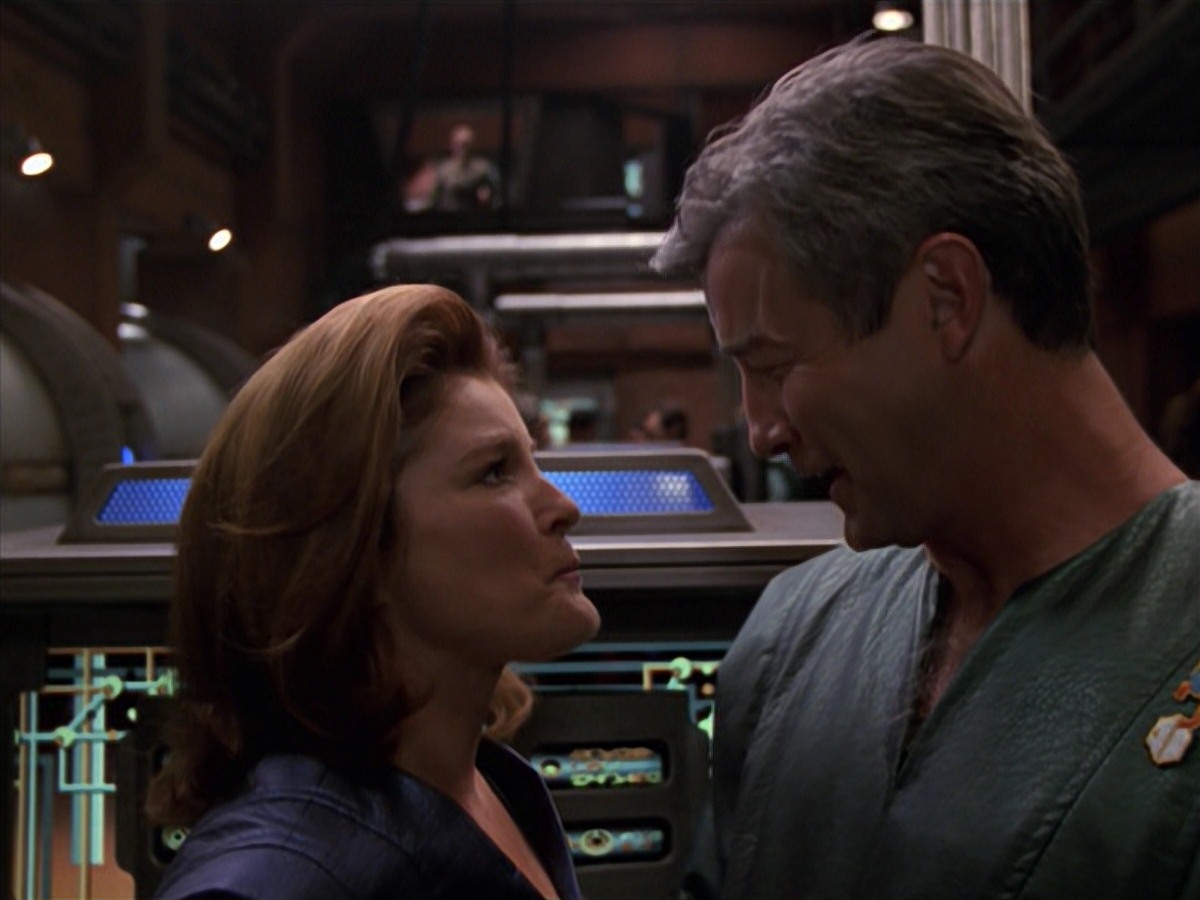 extant_StarTrek_VOY_7x16-WorkforcePart1_1948.jpg