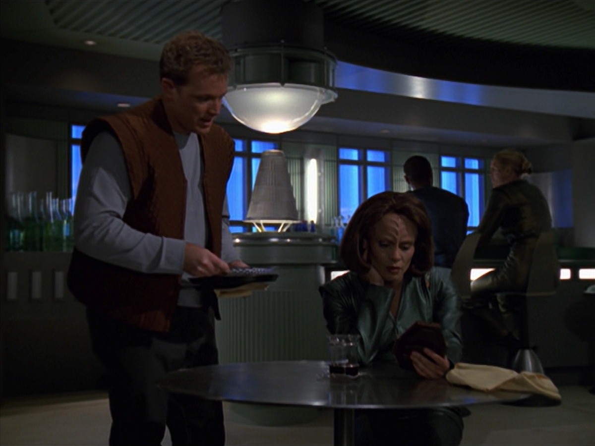 extant_StarTrek_VOY_7x16-WorkforcePart1_1998.jpg