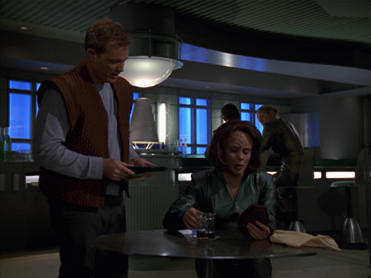 extant_StarTrek_VOY_7x16-WorkforcePart1_2002.jpg