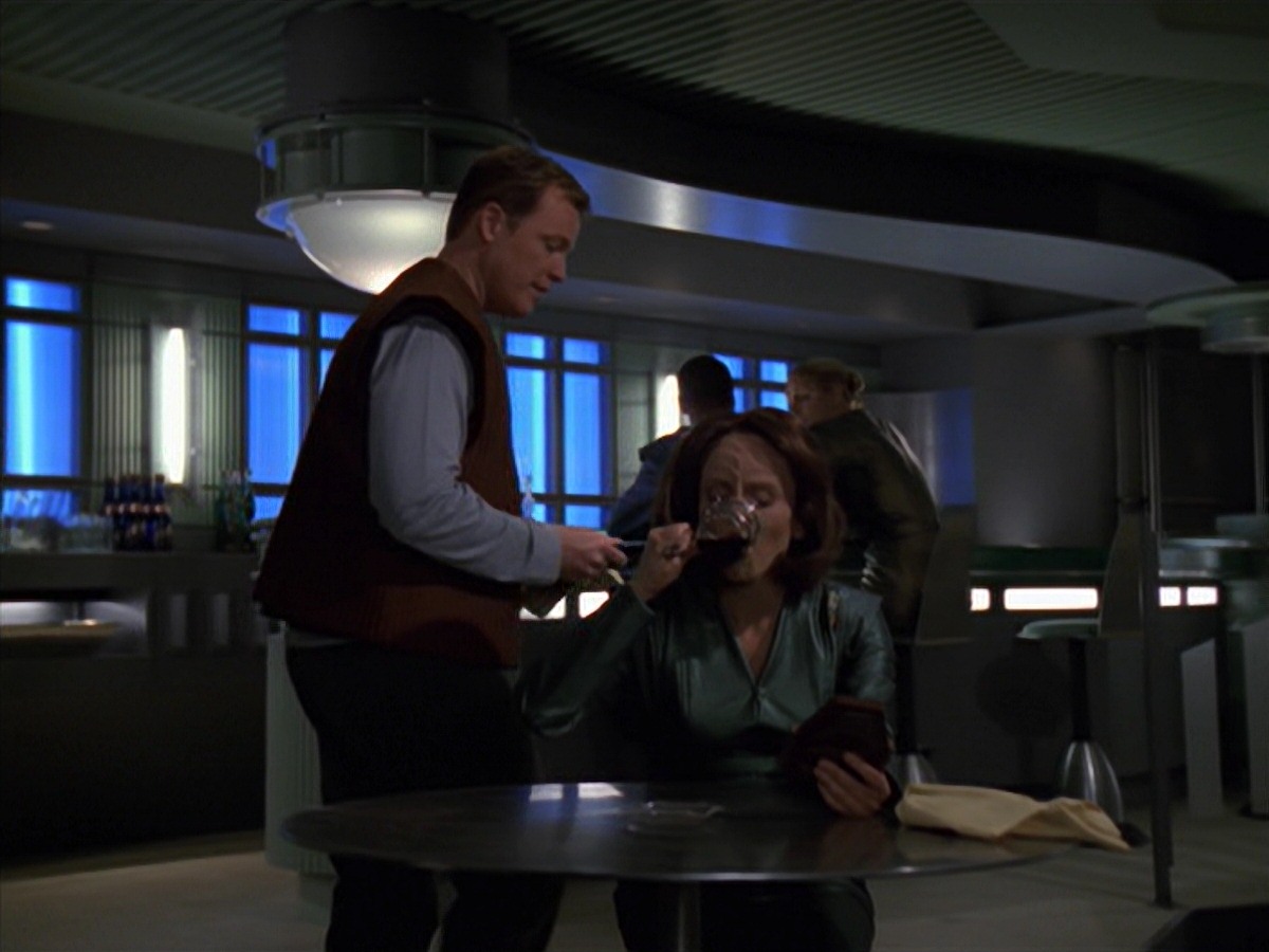 extant_StarTrek_VOY_7x16-WorkforcePart1_2006.jpg