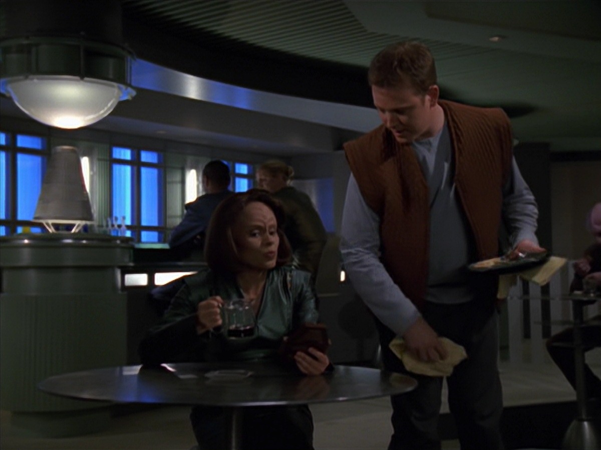 extant_StarTrek_VOY_7x16-WorkforcePart1_2010.jpg