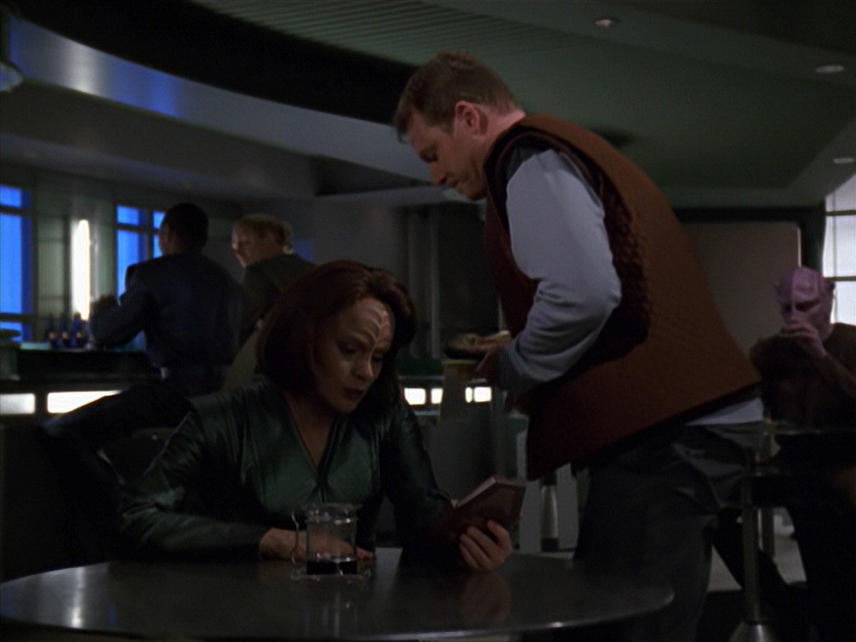 extant_StarTrek_VOY_7x16-WorkforcePart1_2046.jpg