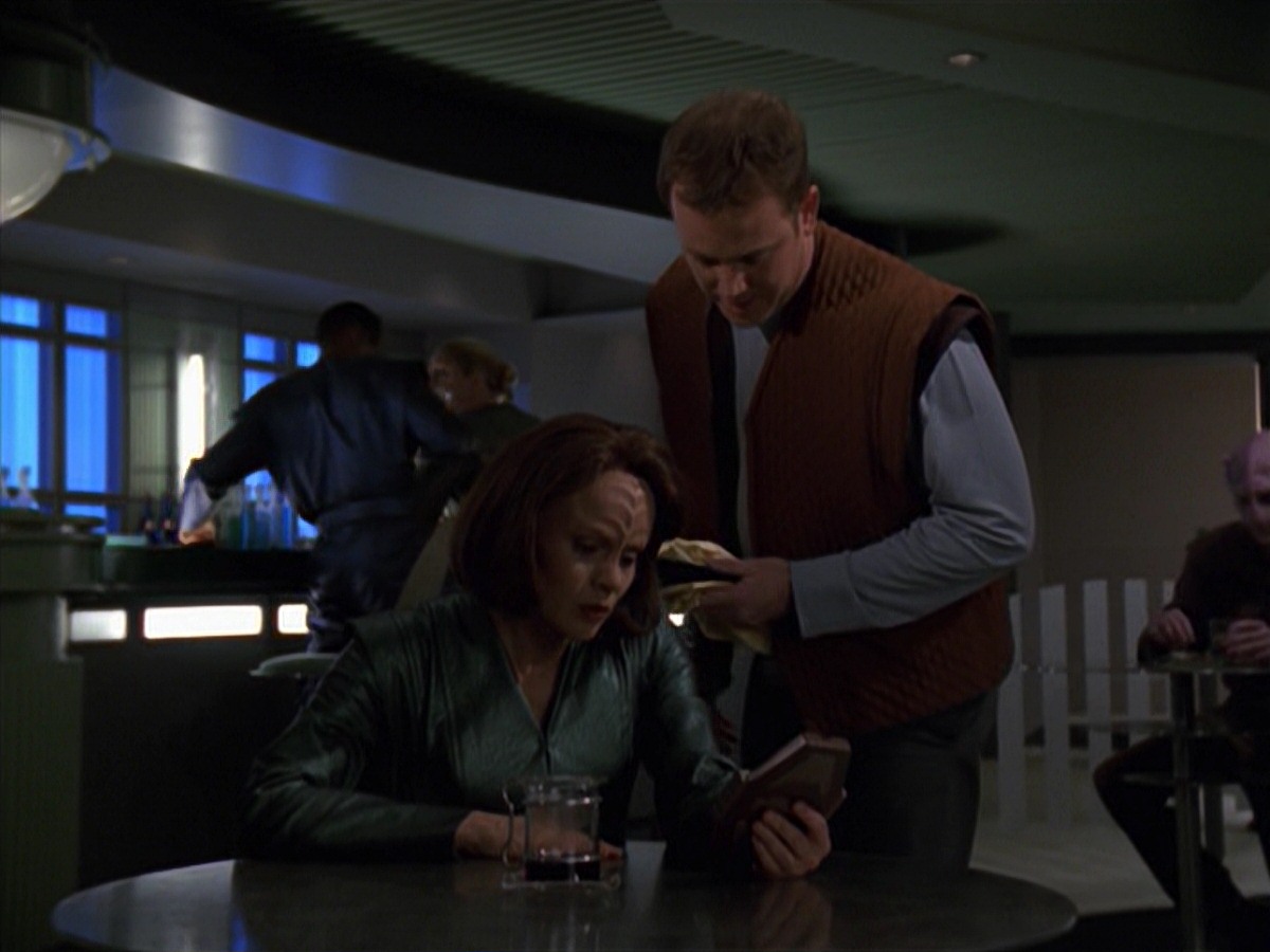 extant_StarTrek_VOY_7x16-WorkforcePart1_2050.jpg