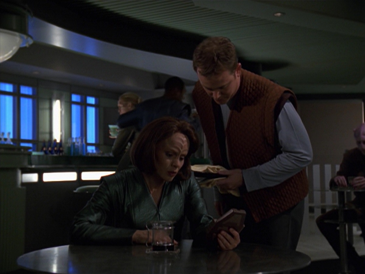 extant_StarTrek_VOY_7x16-WorkforcePart1_2051.jpg