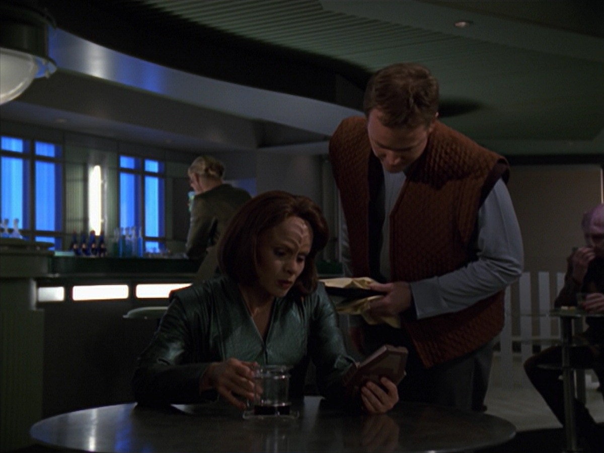 extant_StarTrek_VOY_7x16-WorkforcePart1_2053.jpg