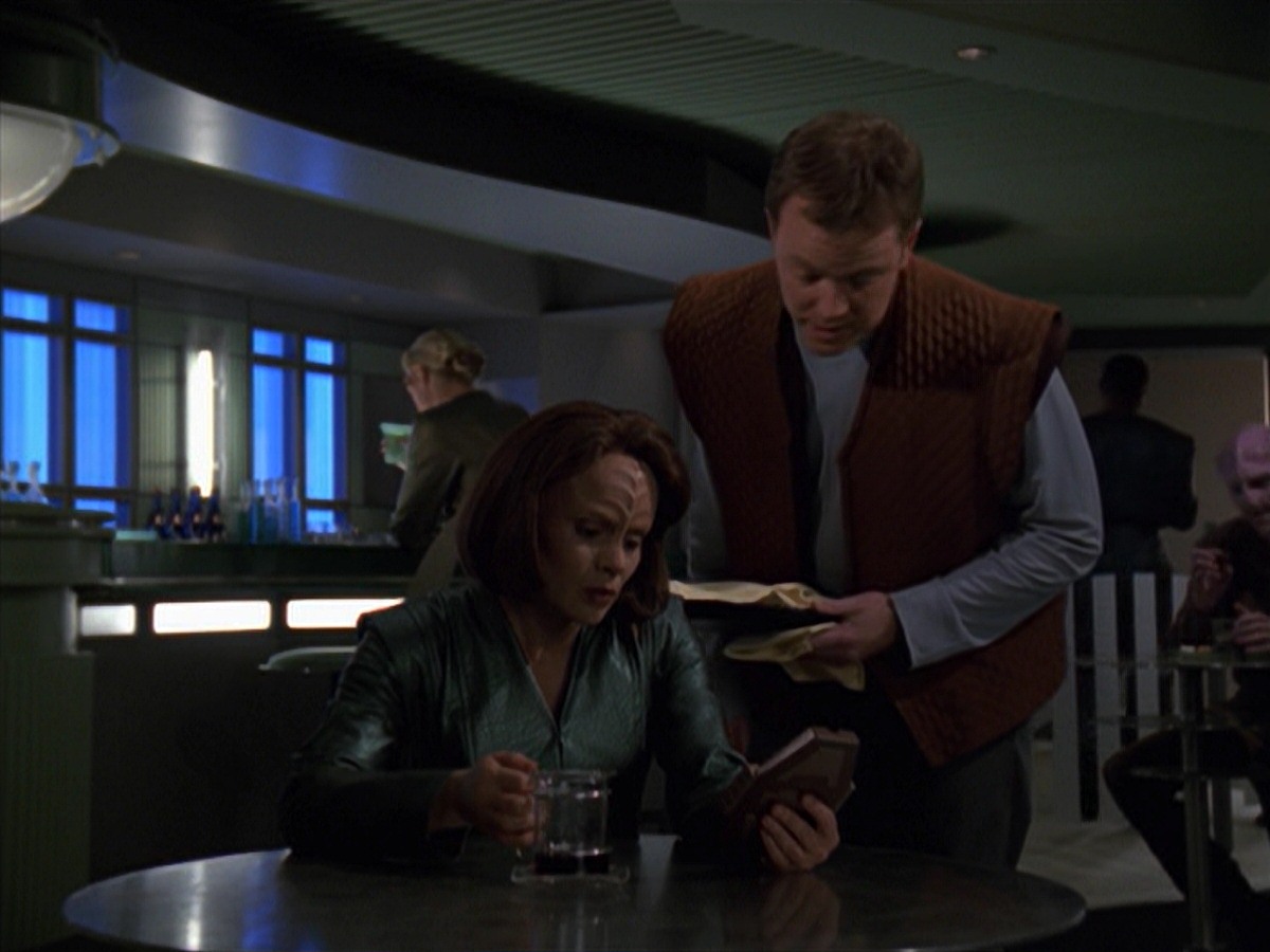extant_StarTrek_VOY_7x16-WorkforcePart1_2055.jpg