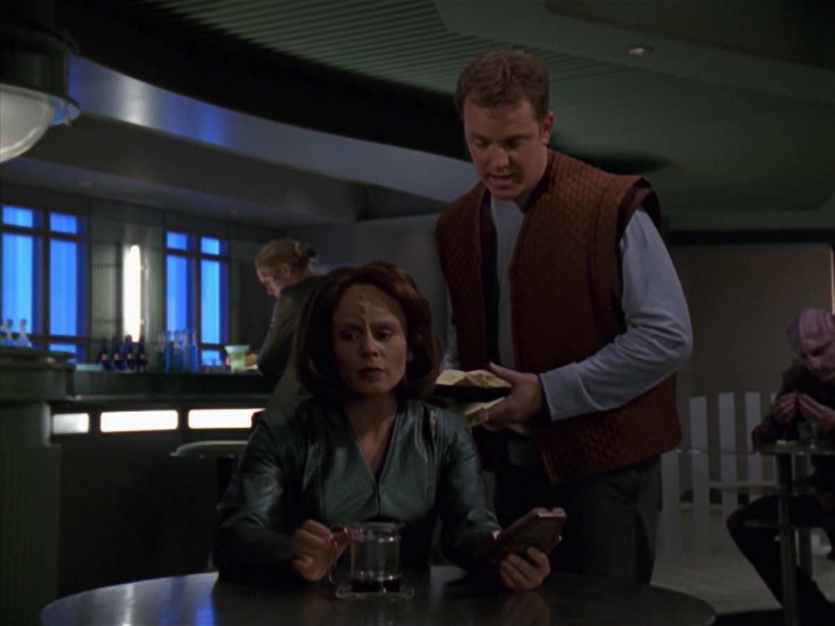 extant_StarTrek_VOY_7x16-WorkforcePart1_2063.jpg