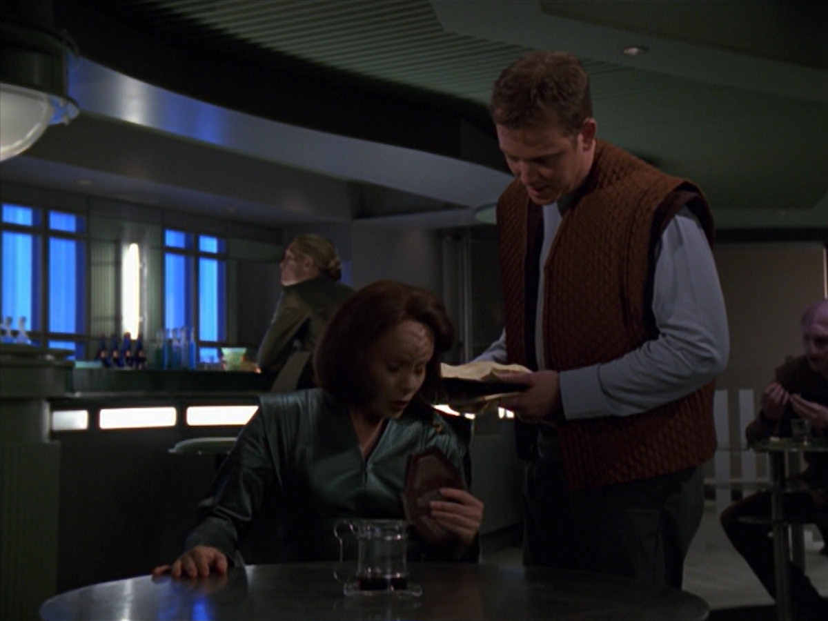 extant_StarTrek_VOY_7x16-WorkforcePart1_2066.jpg