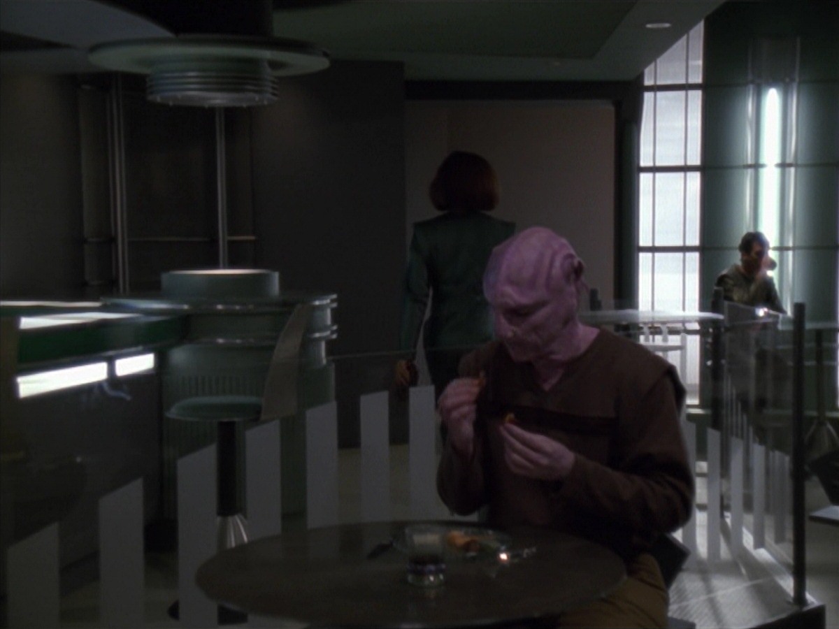 extant_StarTrek_VOY_7x16-WorkforcePart1_2102.jpg