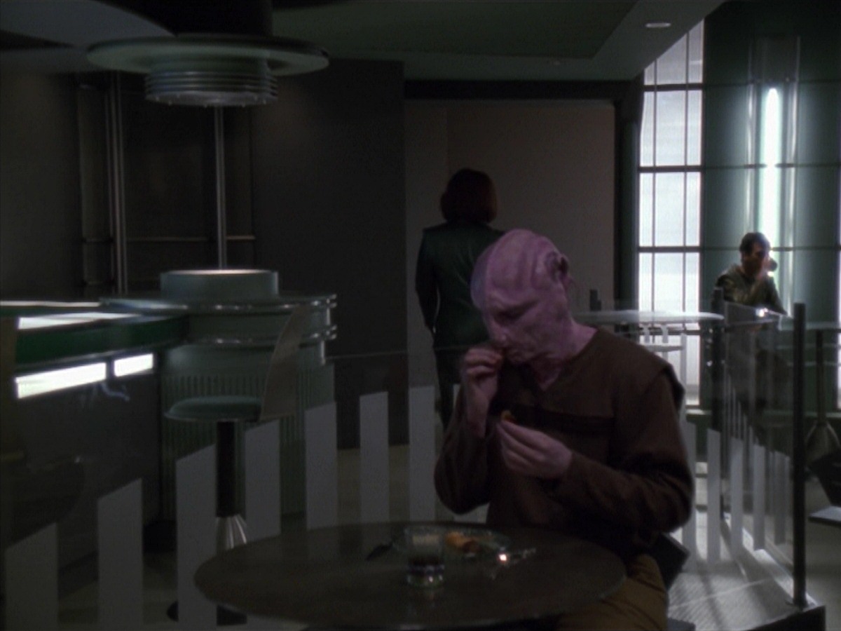 extant_StarTrek_VOY_7x16-WorkforcePart1_2103.jpg