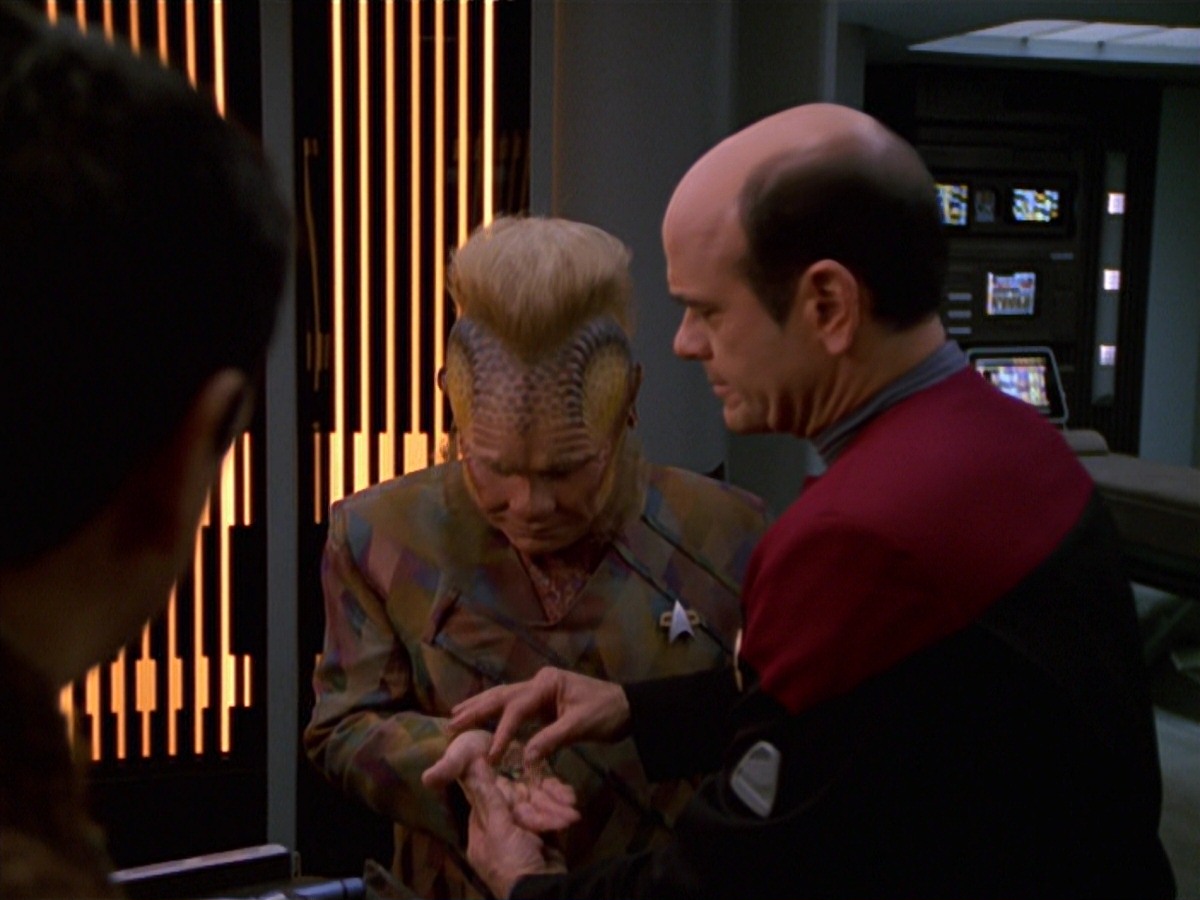extant_StarTrek_VOY_7x16-WorkforcePart1_2858.jpg