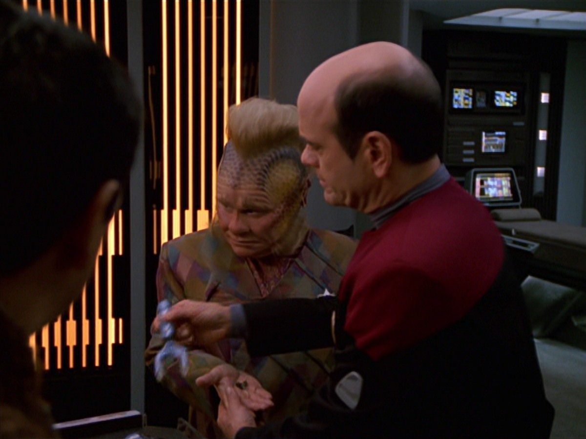 extant_StarTrek_VOY_7x16-WorkforcePart1_2860.jpg