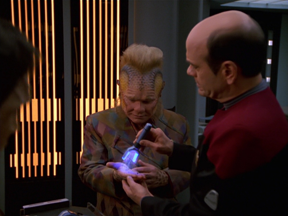 extant_StarTrek_VOY_7x16-WorkforcePart1_2866.jpg