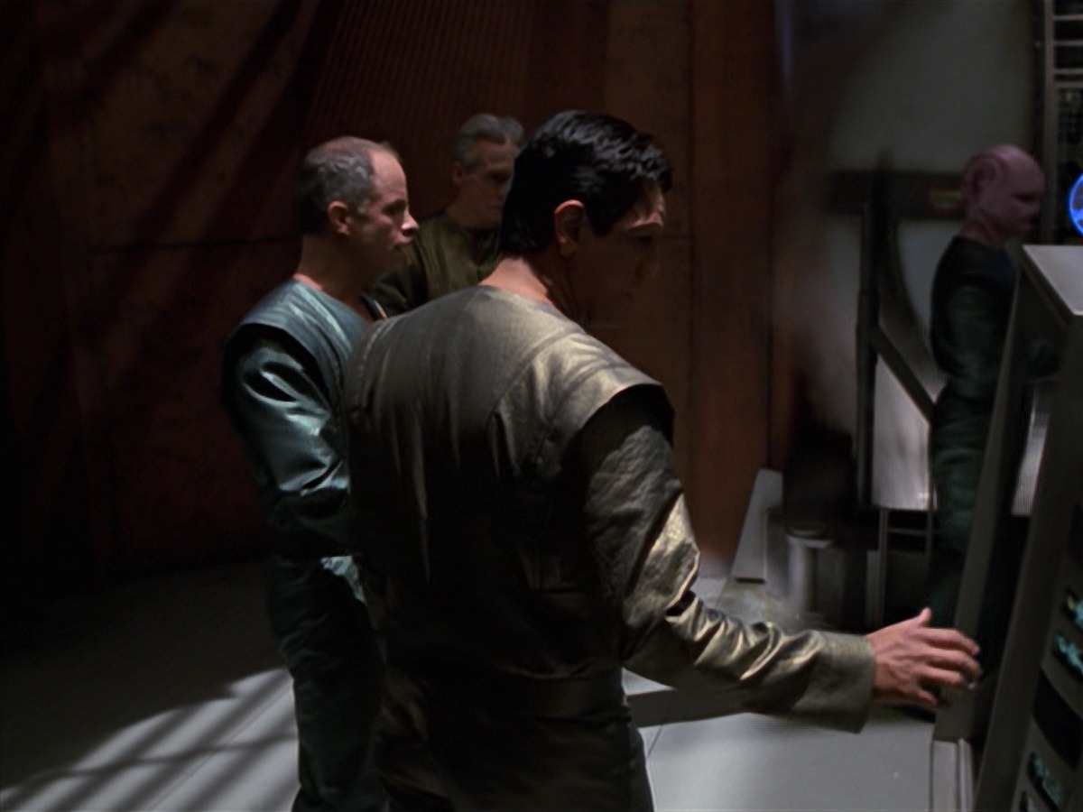 extant_StarTrek_VOY_7x16-WorkforcePart1_3063.jpg