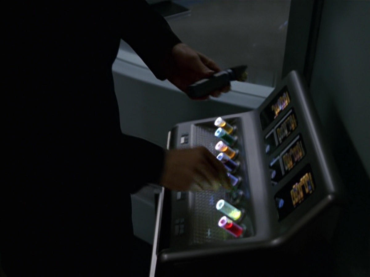 extant_StarTrek_VOY_7x16-WorkforcePart1_3550.jpg