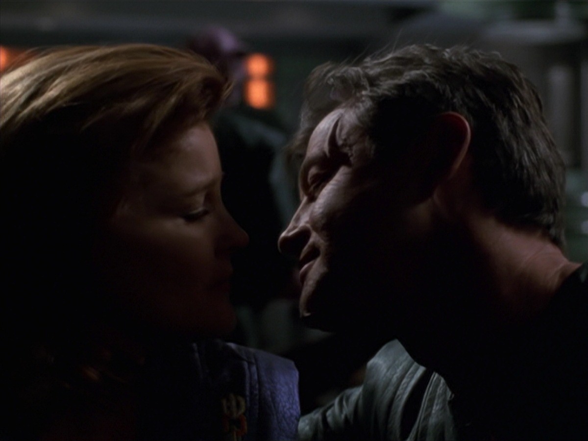 extant_StarTrek_VOY_7x16-WorkforcePart1_3581.jpg