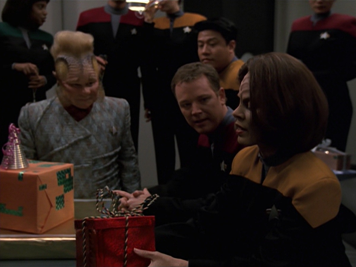 extant_StarTrek_VOY_7x18-HumanError_0218.jpg