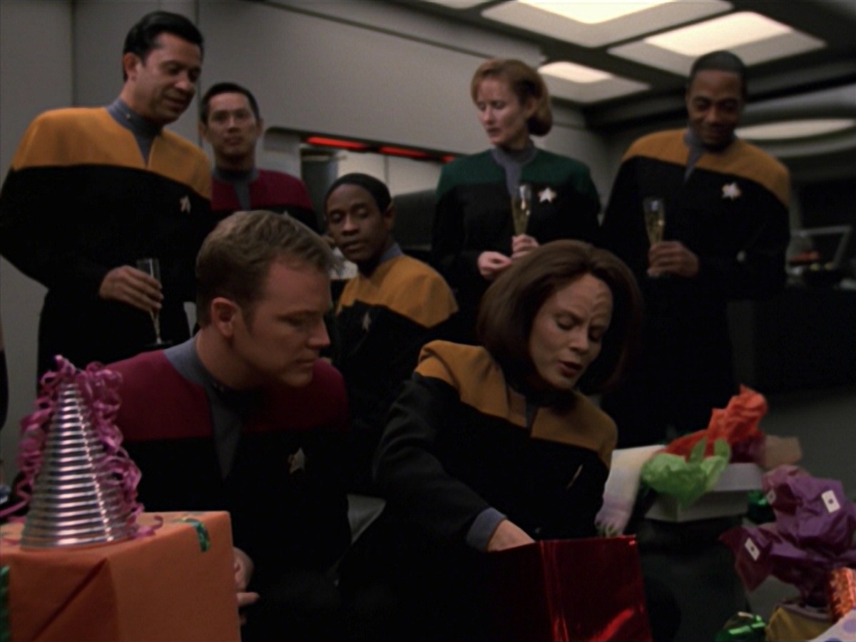 extant_StarTrek_VOY_7x18-HumanError_0237.jpg