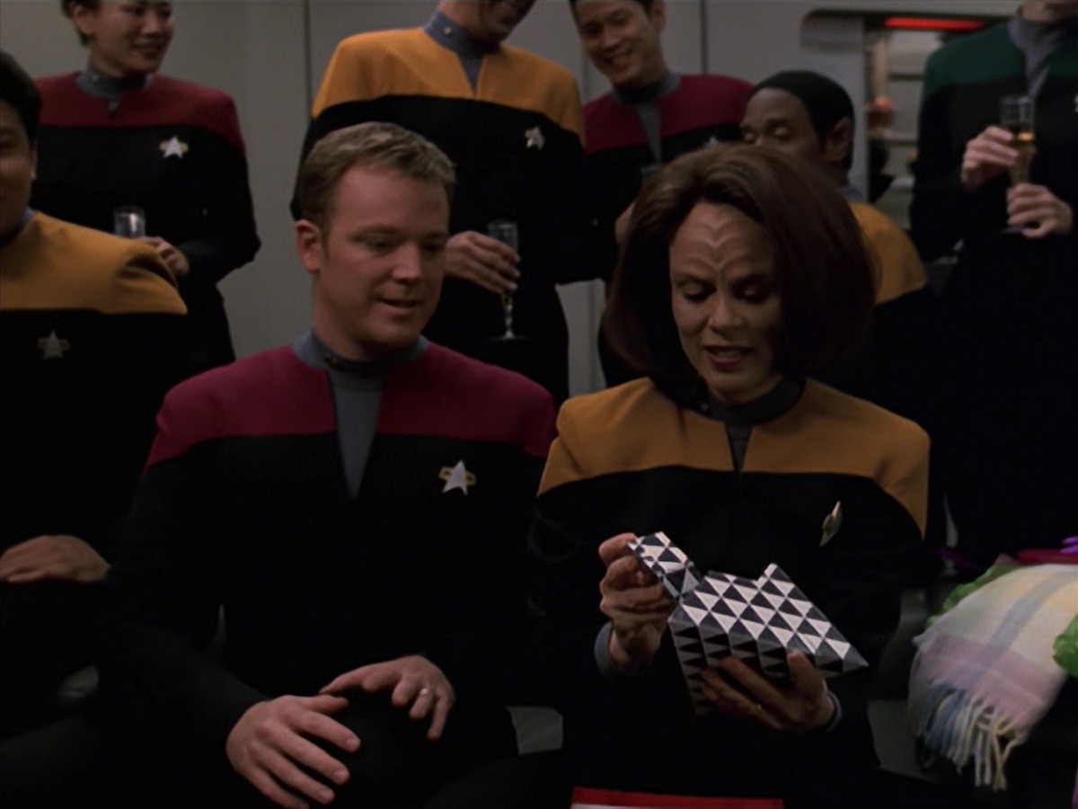 extant_StarTrek_VOY_7x18-HumanError_0255.jpg