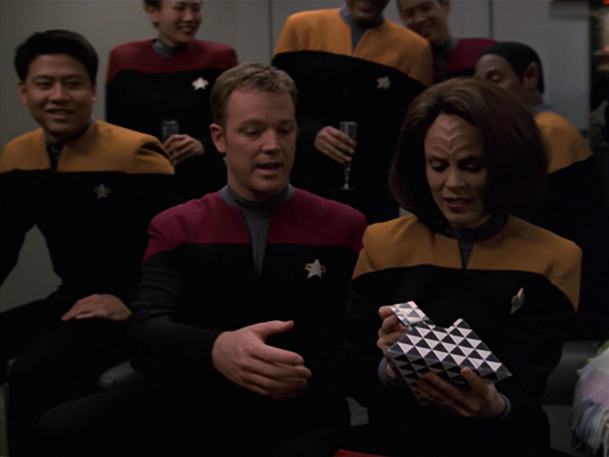 extant_StarTrek_VOY_7x18-HumanError_0256.jpg