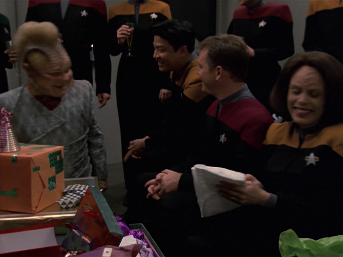 extant_StarTrek_VOY_7x18-HumanError_0279.jpg