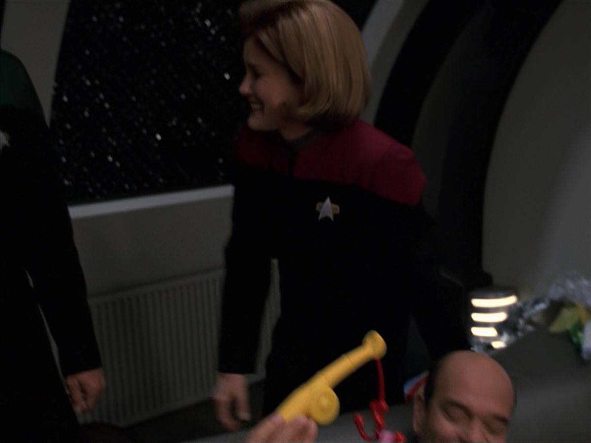 extant_StarTrek_VOY_7x18-HumanError_0282.jpg